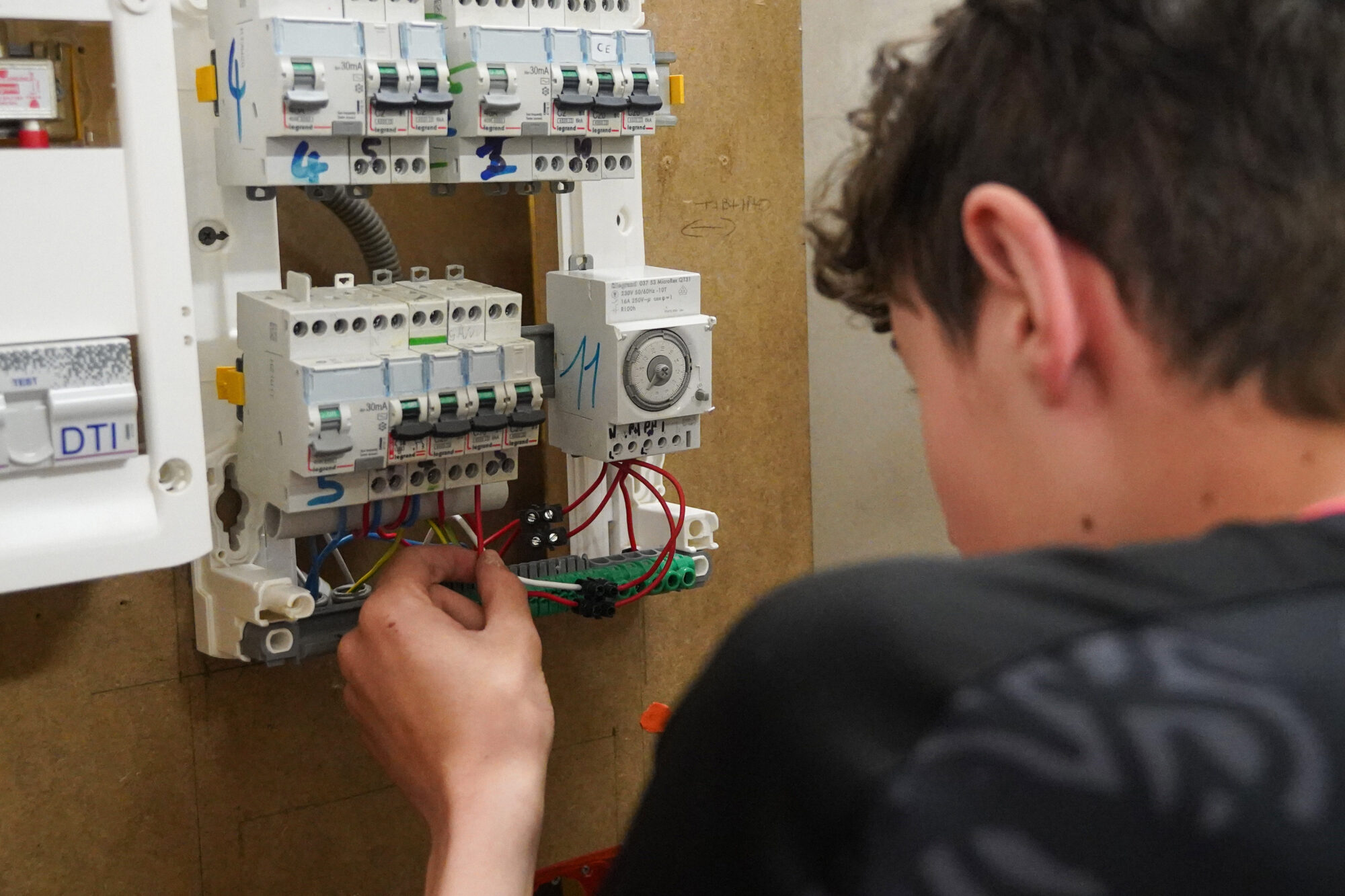 formation electricien a distance